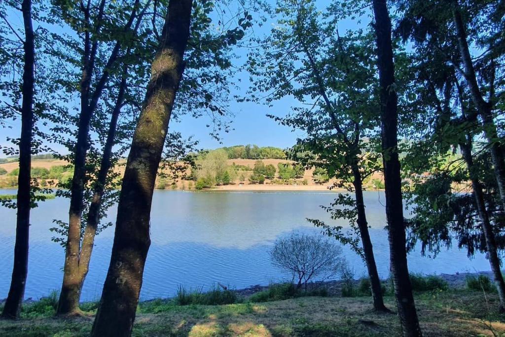 Joli Gite Rural Dans Un Havre De Paix Saint-Bonnet-le-Troncy Bagian luar foto